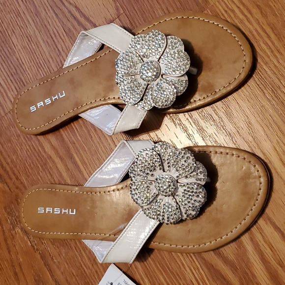 NWT Sashu flower sandals - Picture 1 of 6
